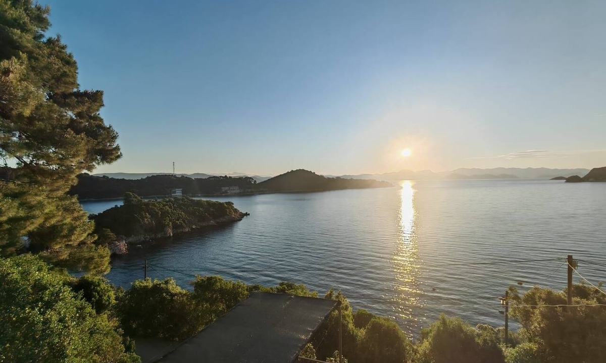 Sobra Apartment | Two bedroom apartment with terrace and sea view Sobra, Mljet (A-24530-a)