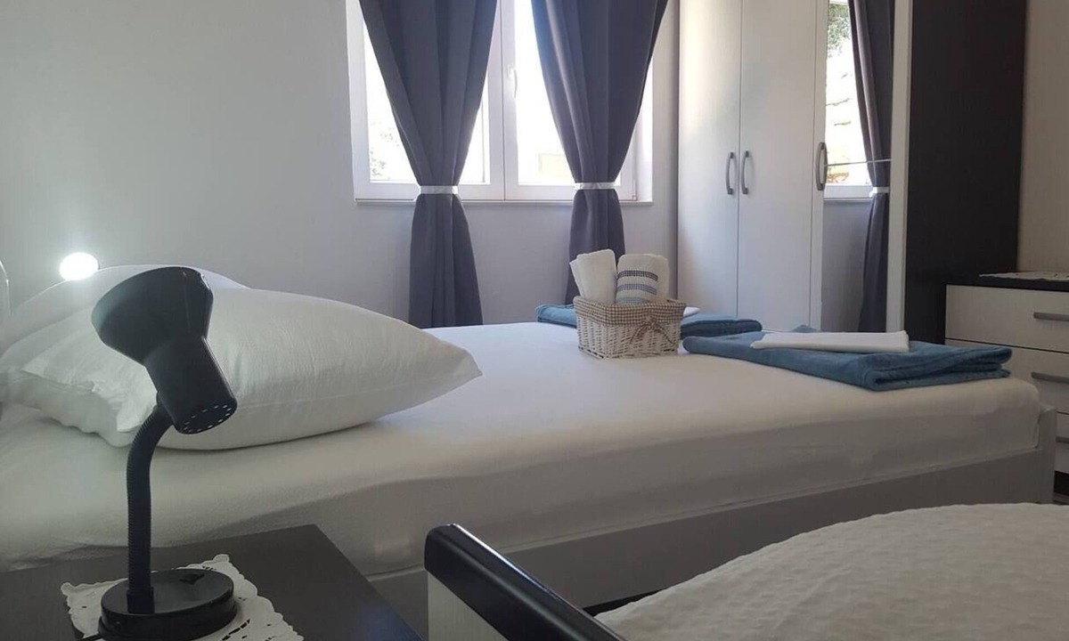 Dubrava Apartment | Two bedroom apartment with air-conditioning Luka Dubrava, Pelješac (A-24567-a)
