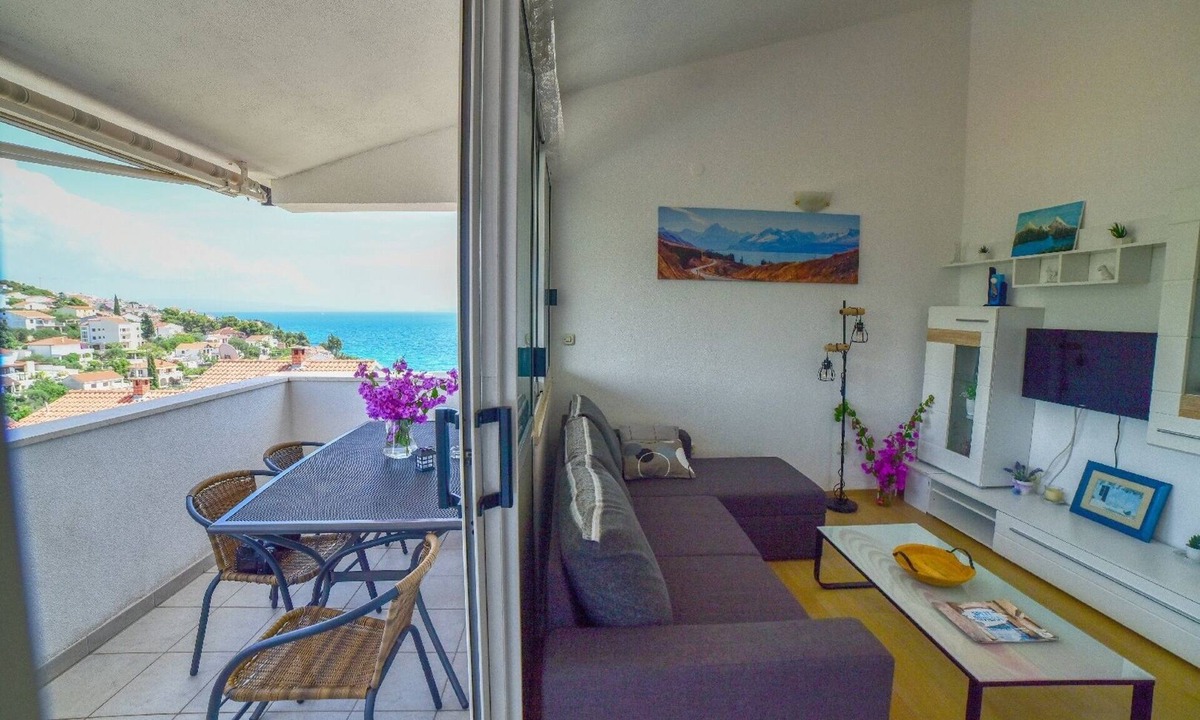 Businci Apartment | Two bedroom apartment with balcony and sea view Mavarštica, Čiovo (A-25405-c)