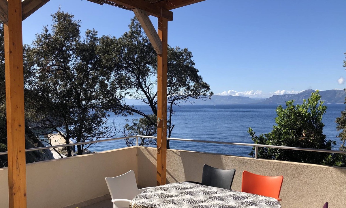 Kozarica Apartment | Two bedroom apartment near beach Kozarica, Mljet (A-4950-a)