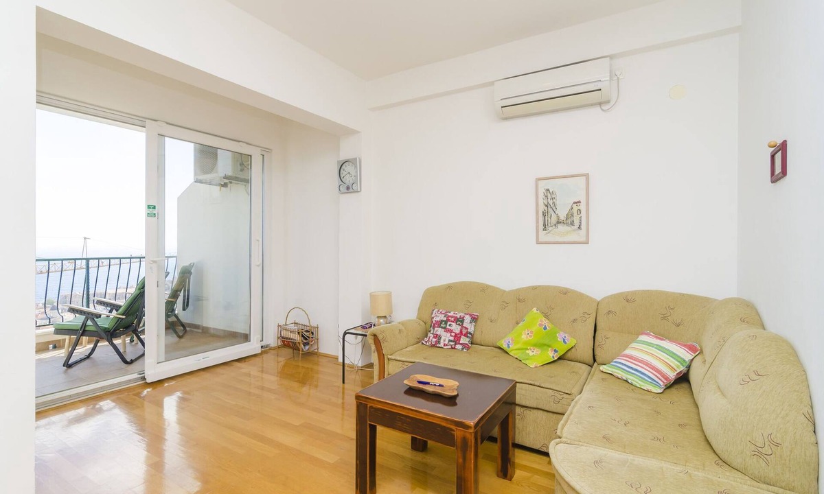 Ploce Apartment | Two-Bedroom Apartment with Terrace and Sea View