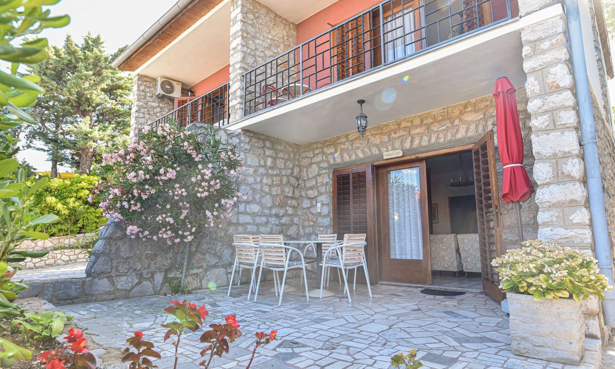 Klenovica Apartment | Two bedroom apartment with terrace and sea view Klenovica, Novi Vinodolski (A-23785-a)
