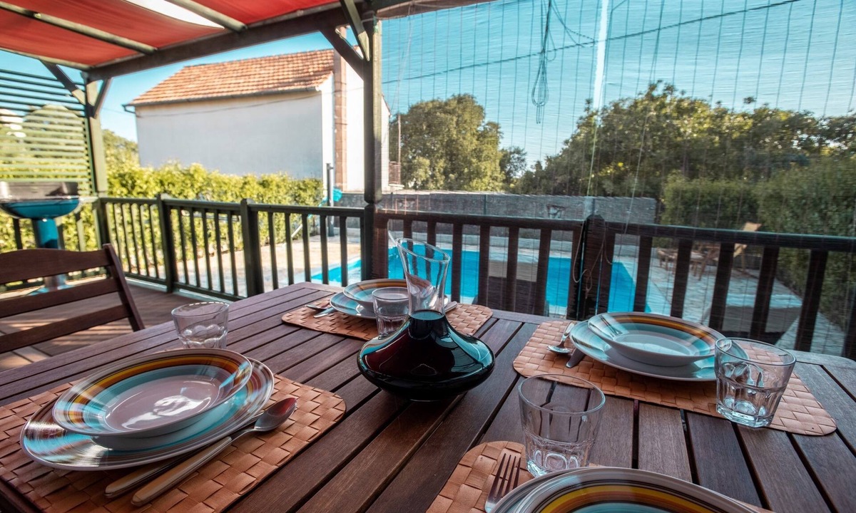 Pakostane Apartment | Two bedroom apartment with a swimming pool Pakoštane, Biograd (A-18980-a)