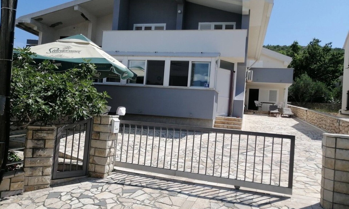 Vinjerac Apartment | Two bedroom apartment with balcony and sea view Vinjerac, Zadar (A-22585-a)