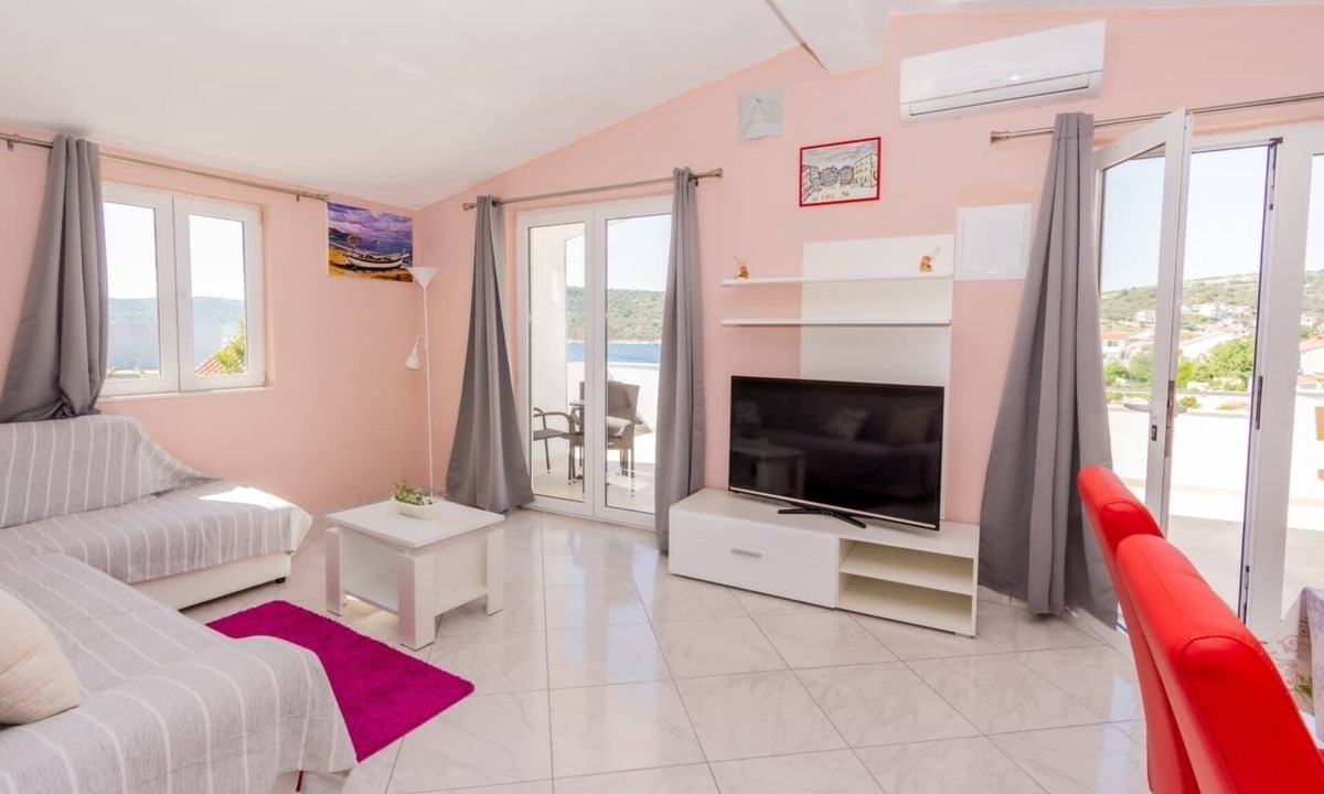 Dvornica Apartment | Two bedroom apartment near beach Kanica, Rogoznica (A-17388-a)