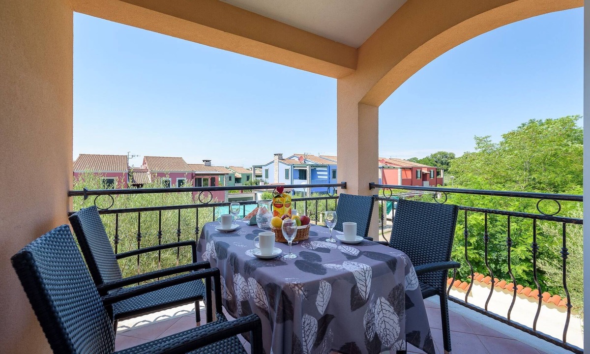 Basanija Apartment | Two bedroom apartment with a swimming pool Bašanija (Umag) (A-3402-c)
