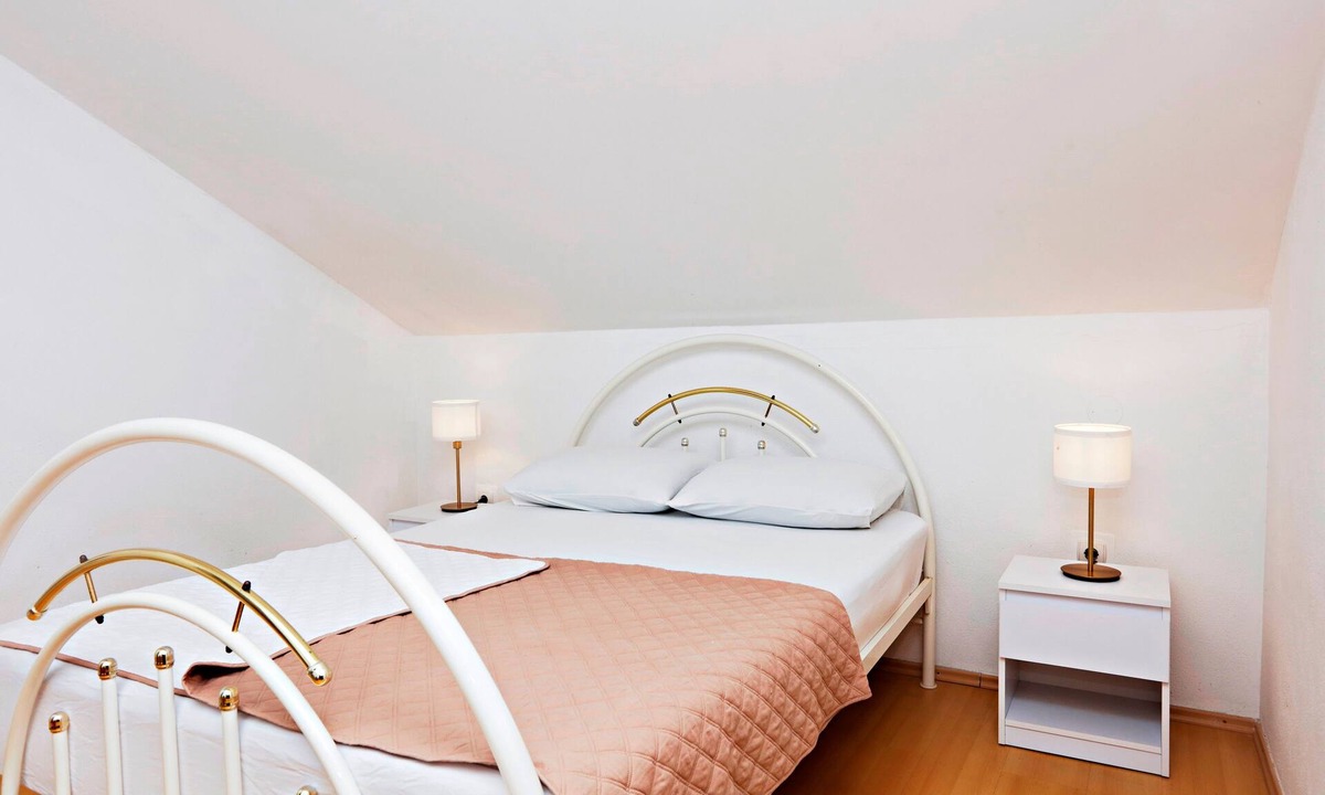 Jadrija Apartment | Two bedroom apartment with balcony Jadrija, Šibenik (A-23947-a)