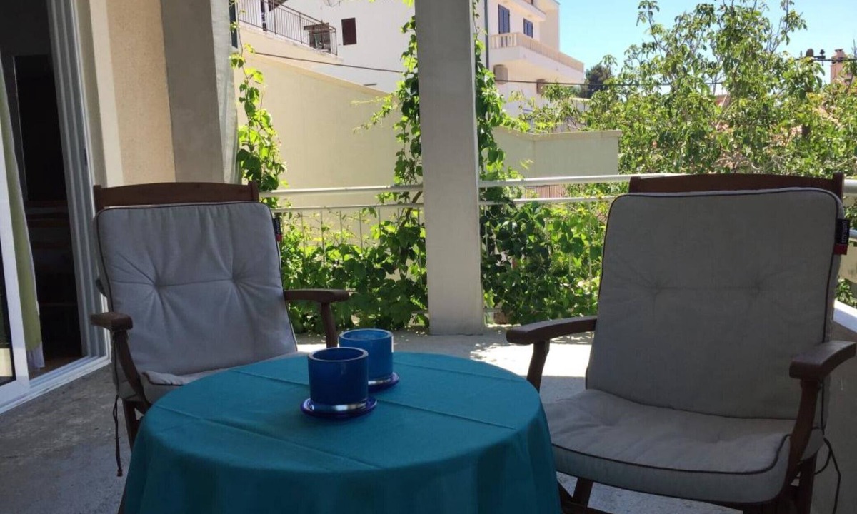 Drasnice Apartment | Two Bedroom Apartment with veranda