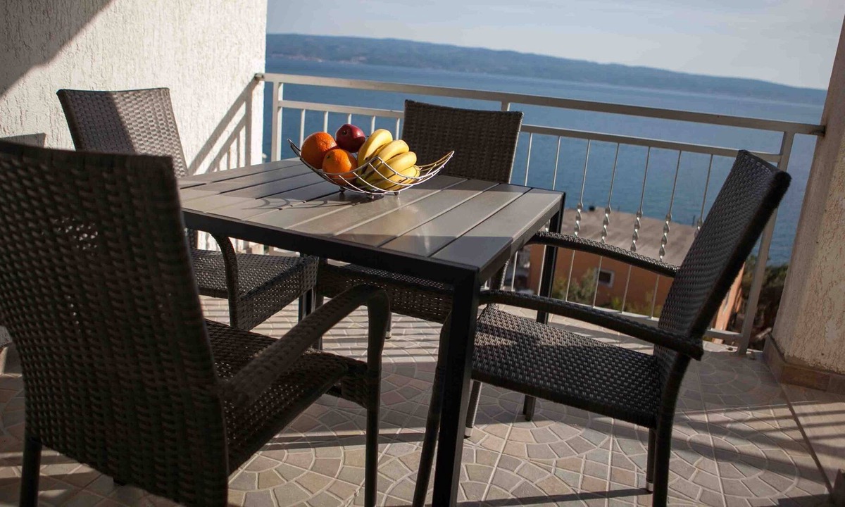 Jesenice Apartment | Two bedroom apartment with terrace and sea view Suhi Potok, Omiš (A-11574-b)