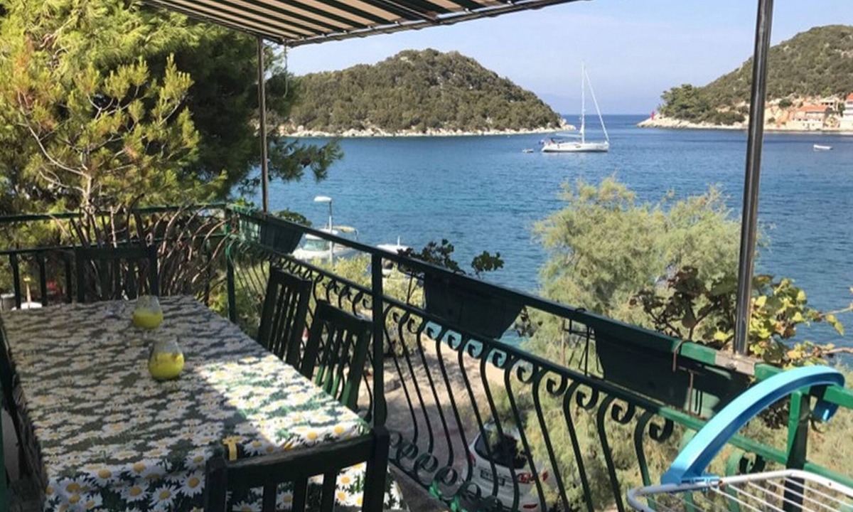 Zaklopatica Apartment | Two bedroom apartment with terrace and sea view Zaklopatica, Lastovo (A-13214-c)