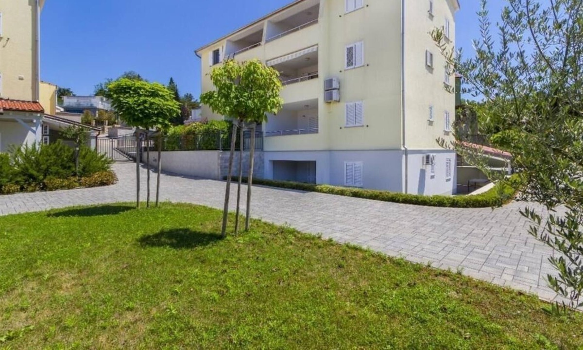 Zidarici Apartment | Two bedroom apartment with balcony Vantačići, Krk (A-19267-a)