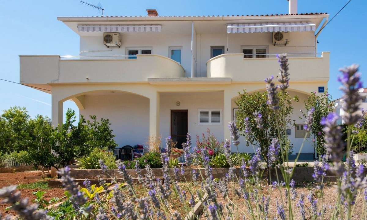 Petrcane Apartment | Two bedroom apartment with balcony and sea view Petrčane, Zadar (A-17342-a)
