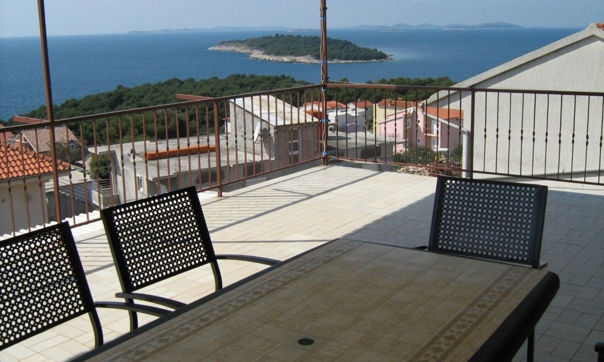 Primosten Burnji Apartment | Two bedroom apartment with terrace and sea view Bilo (Primošten) (A-12434-a)