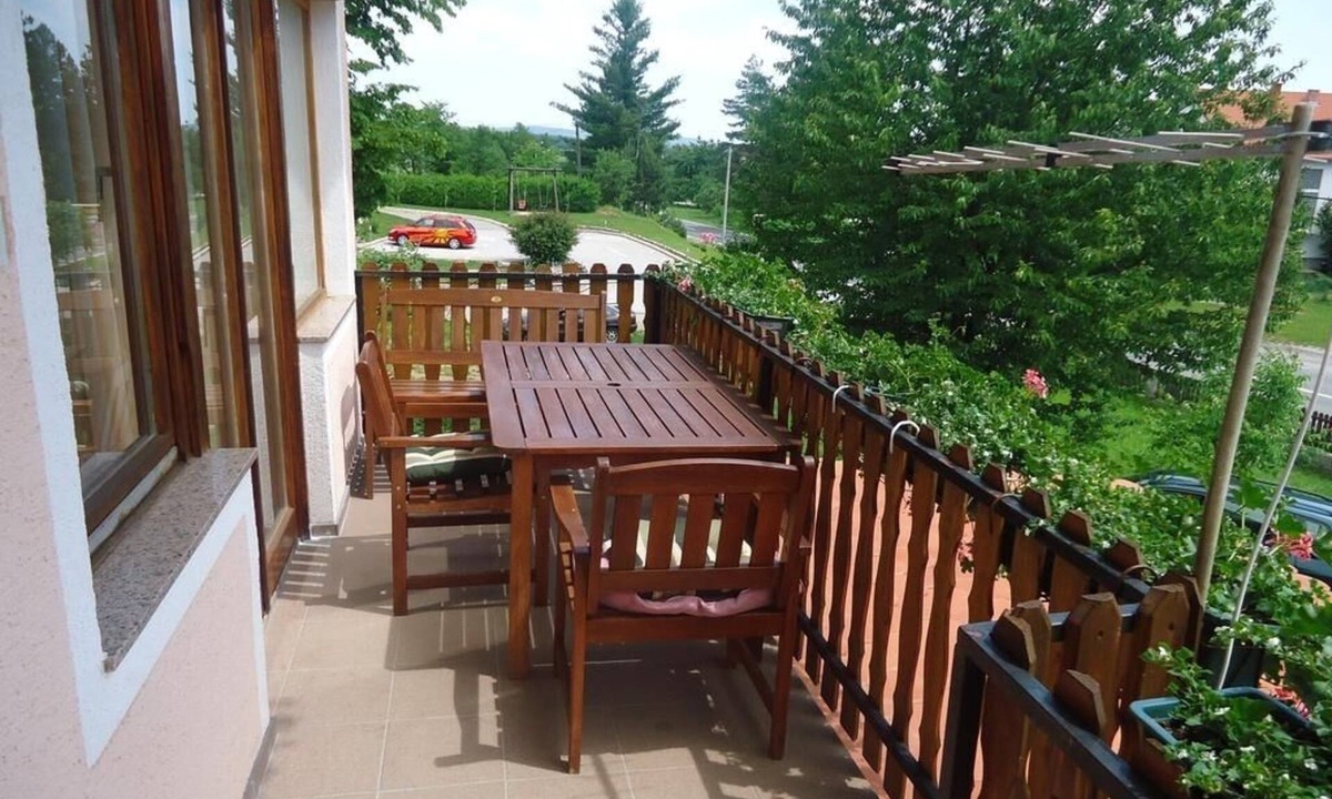 Grabovac Apartment | Two bedroom apartment with a swimming pool Grabovac, Plitvice (A-17531-a)