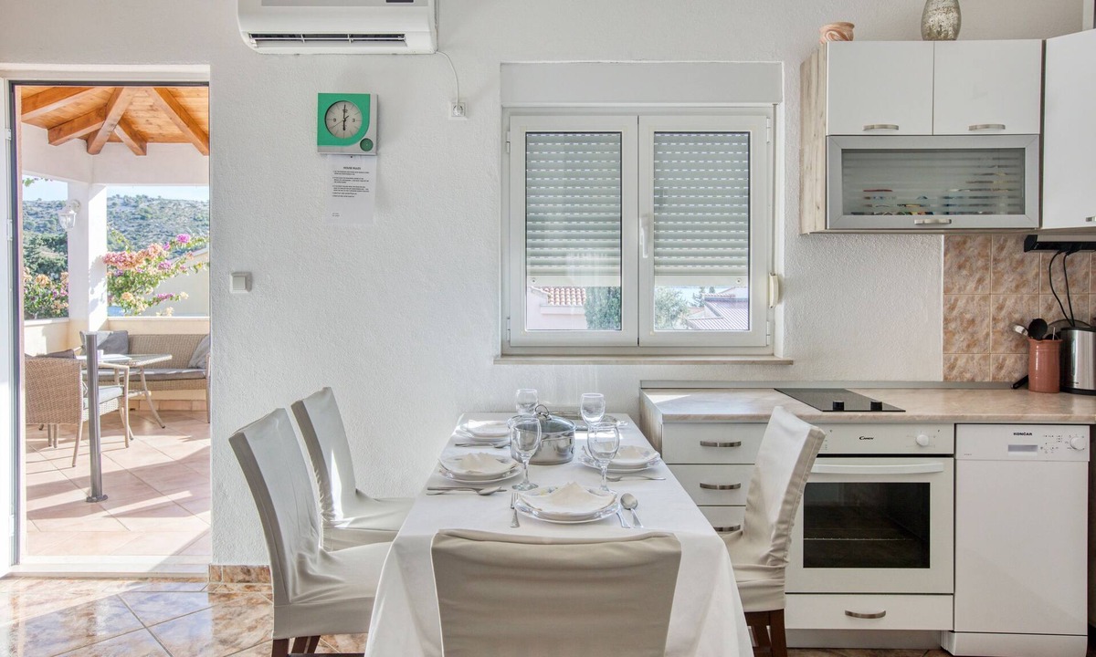 Rogoznica Apartment | Two bedroom apartment with balcony and sea view Rogoznica (A-2895-b)