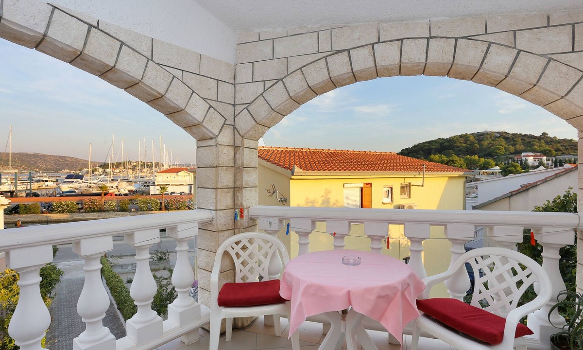 Rogoznica Apartment | Two bedroom apartment with terrace and sea view Rogoznica (A-4162-a)