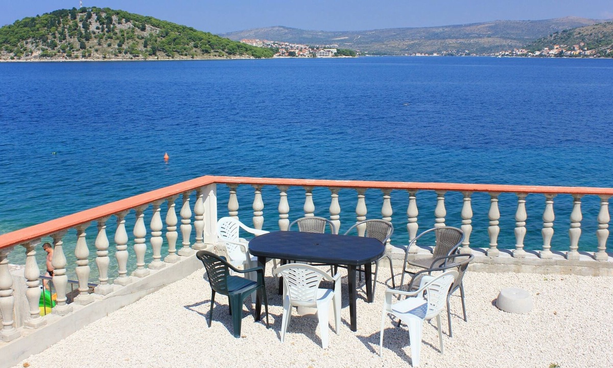 Razanj Apartment | Two bedroom apartment near beach Ražanj, Rogoznica (A-10318-d)