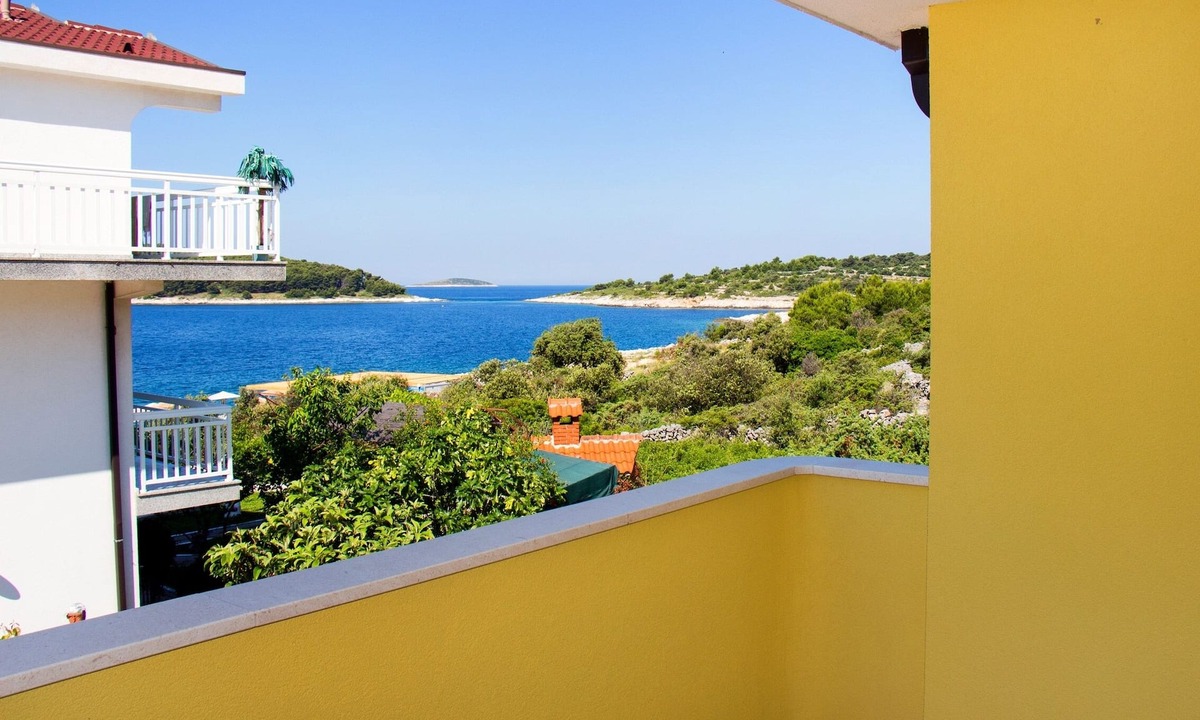 Rogoznica Apartment | Two bedroom apartment with a swimming pool by the beach Zečevo Rtić, Rogoznica (A-11869-c)