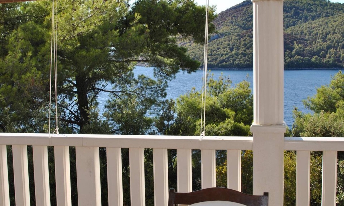 Brna Apartment | Two bedroom apartment with terrace and sea view Brna, Korčula (A-15730-a)