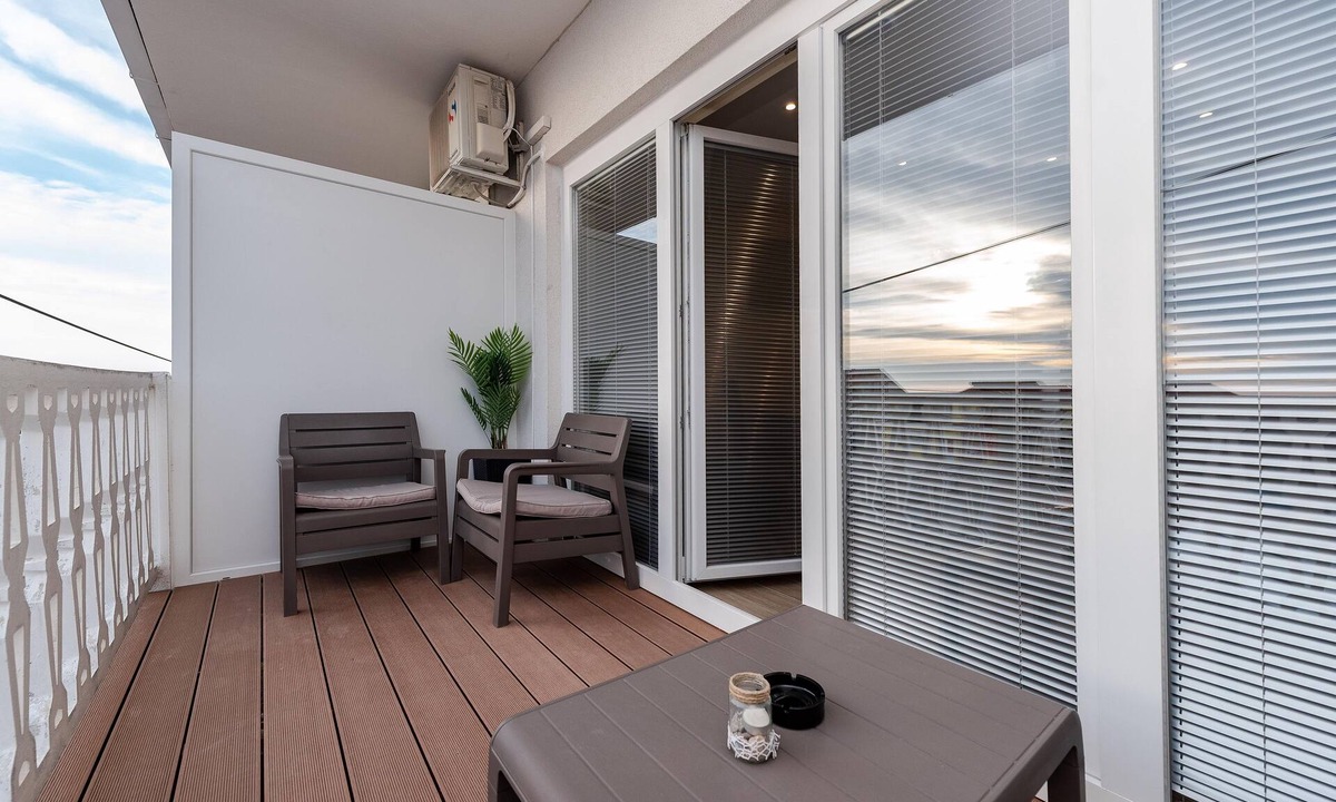 Sukosan Apartment | Two bedroom apartment with a swimming pool Sukošan, Zadar (A-5906-d)