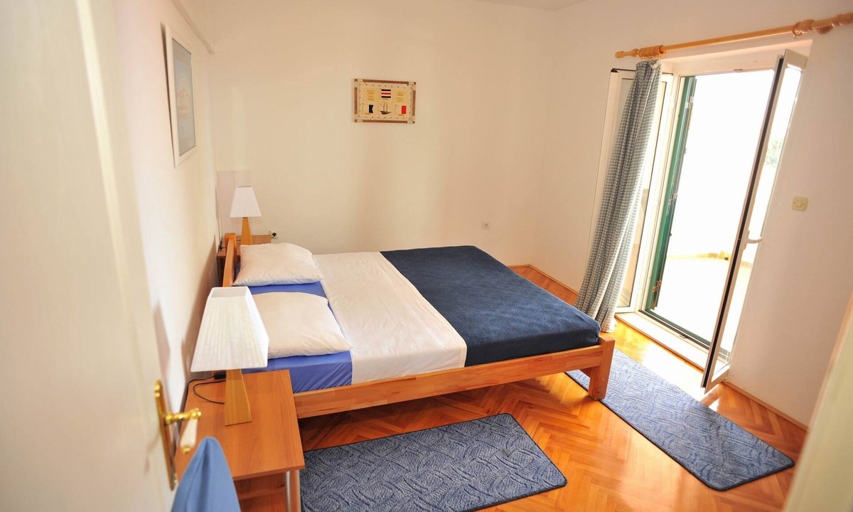 Sutivan Apartment | Two bedroom apartment with a swimming pool Sutivan, Brač (A-16846-b)