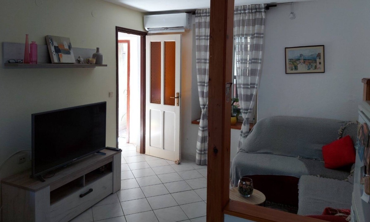 Veli Iz Apartment | Two bedroom apartment with terrace Veli Iž, Iž (A-18697-a)