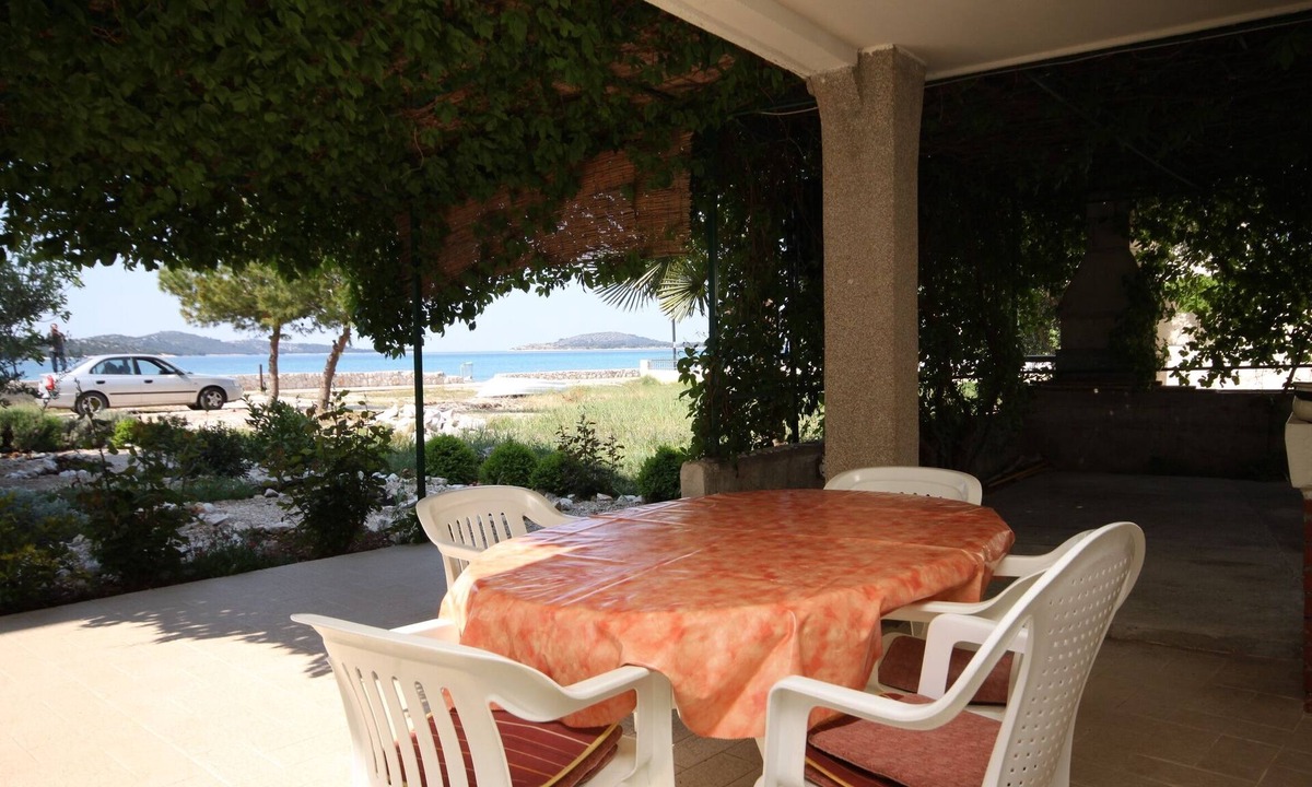 Zaboric Apartment | Two bedroom apartment near beach Žaborić, Šibenik (A-6097-b)