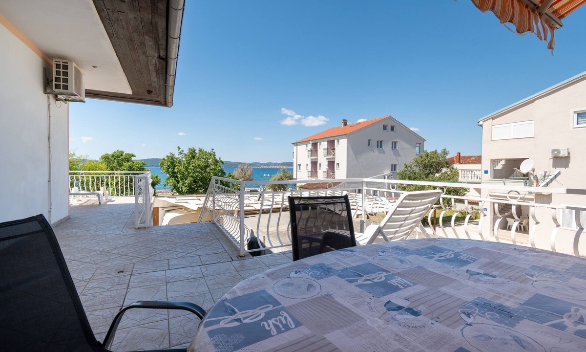 Bibinje Apartment | Two bedroom apartment near beach Bibinje (Zadar) (A-5865-b)