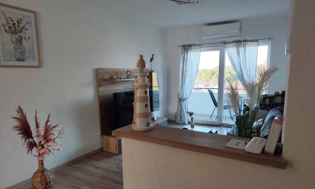 Valbandon Apartment | Two bedroom apartment near beach Fažana (A-21360-a)