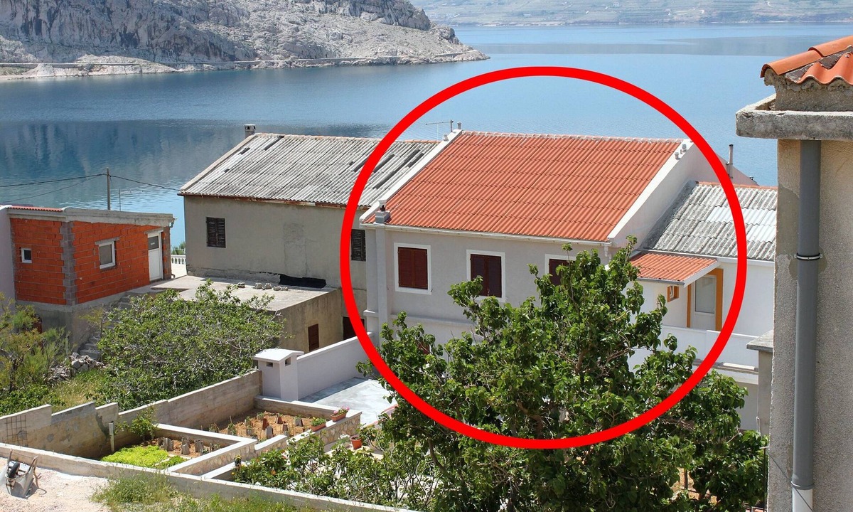 Metajna Apartment | Two bedroom apartment near beach Metajna, Pag (A-6289-c)