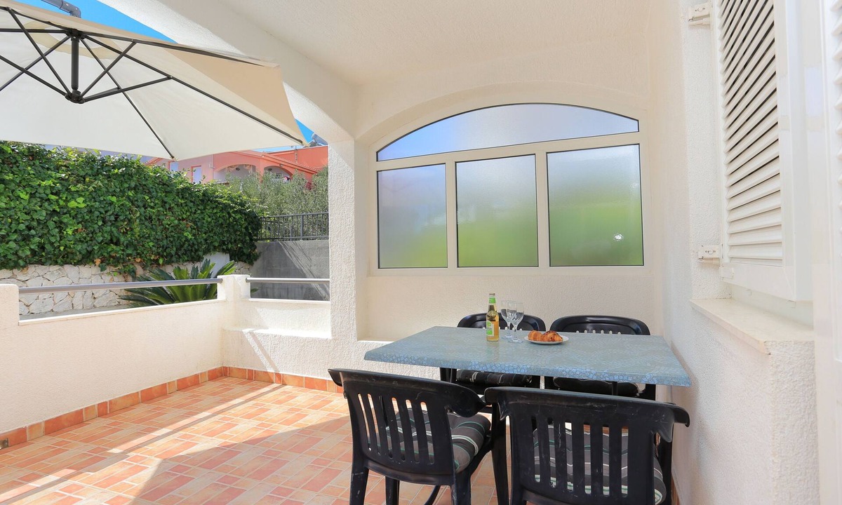 Sevid Apartment | Two bedroom apartment near beach Sevid, Trogir (A-4286-d)