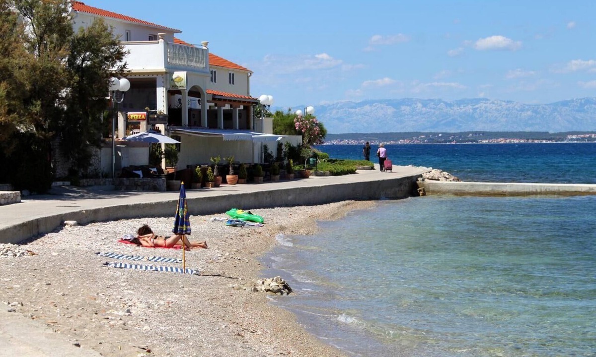 Preko Apartment | Two bedroom apartment near beach Preko, Ugljan (A-21319-a)