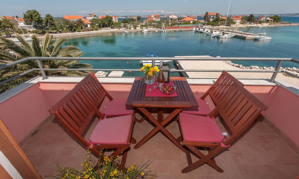 Poljana Apartment | Two bedroom apartment near beach Poljana, Ugljan (A-8432-c)