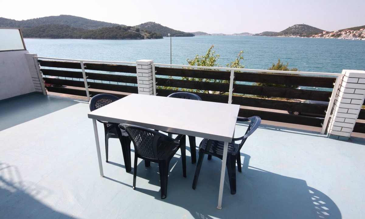 Tijesno Apartment | Two bedroom apartment near beach Tisno, Murter (A-6106-a)