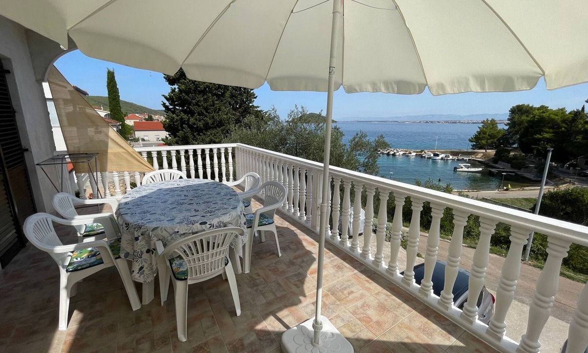Kali Apartment | Two bedroom apartment near beach Kali, Ugljan (A-345-a)