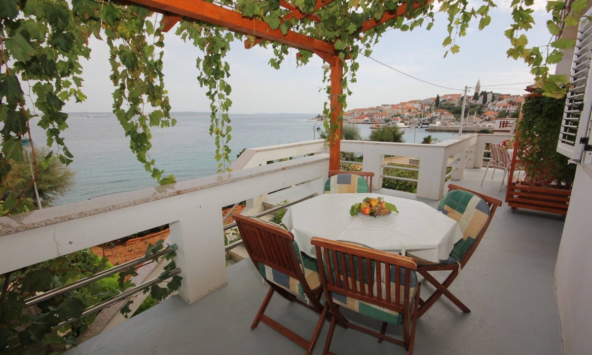 Kali Apartment | Two bedroom apartment near beach Kali, Ugljan (A-8503-a)