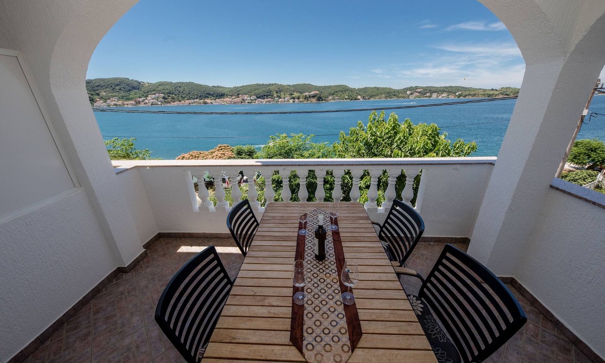Supetarska Draga Apartment | Two bedroom apartment near beach Supetarska Draga - Gornja, Rab (A-11579-b)