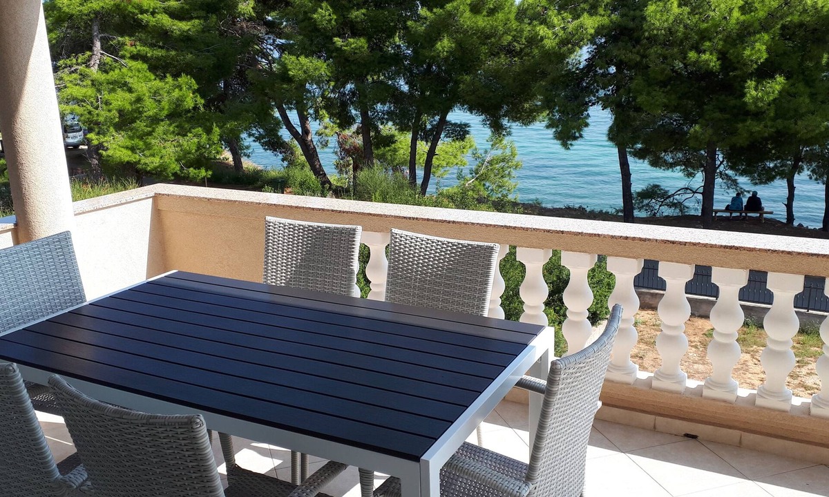 Tkon Apartment | Two bedroom apartment near beach Tkon, Pašman (A-8454-a)