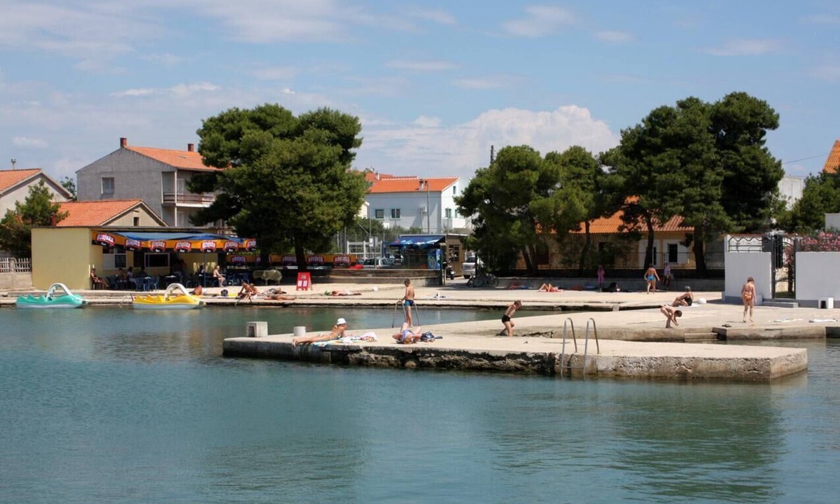 Betina Apartment | Two bedroom apartment with terrace and sea view Betina, Murter (A-21840-c)