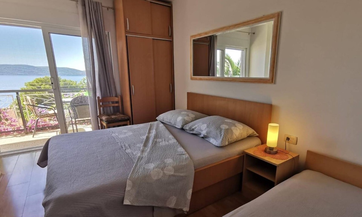 Zivogosce Apartment | Two bedroom apartment with balcony and sea view Živogošće - Mala Duba, Makarska (A-18626-b)