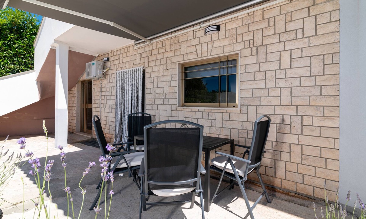 Mali Vareski Apartment | Two bedroom apartment with terrace Peruški, Marčana (A-24578-a)