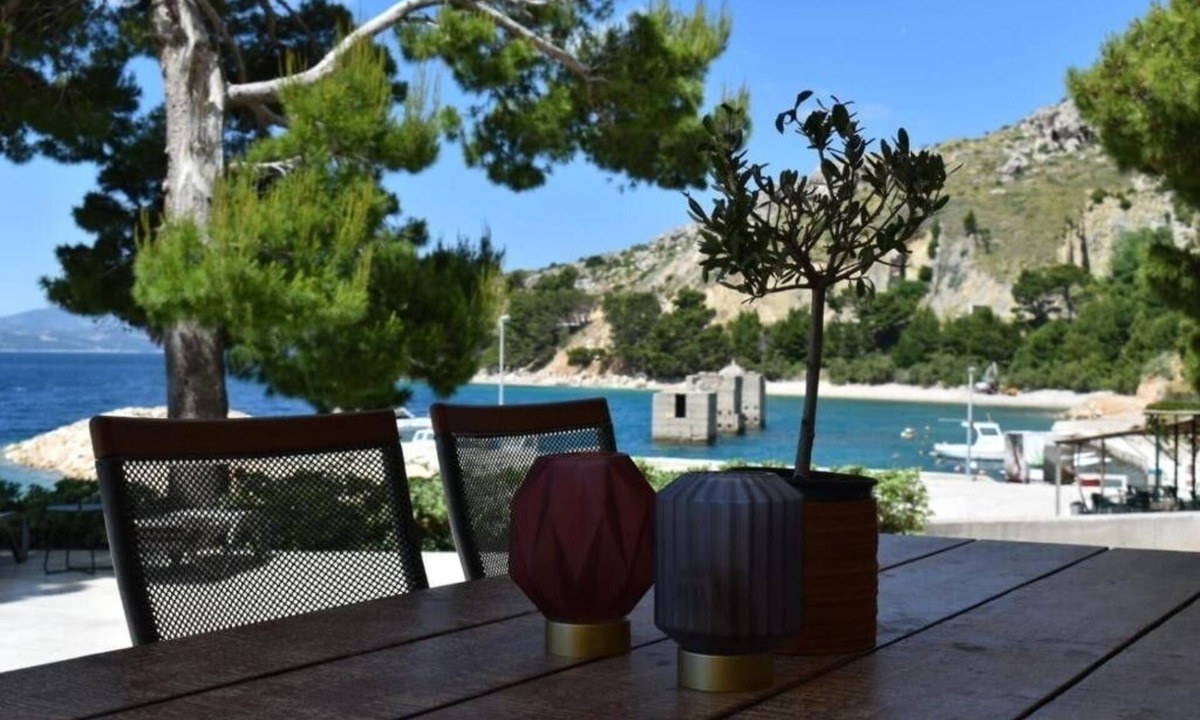Medici Apartment | Two bedroom apartment with a swimming pool by the beach Medići, Omiš (A-25214-e)