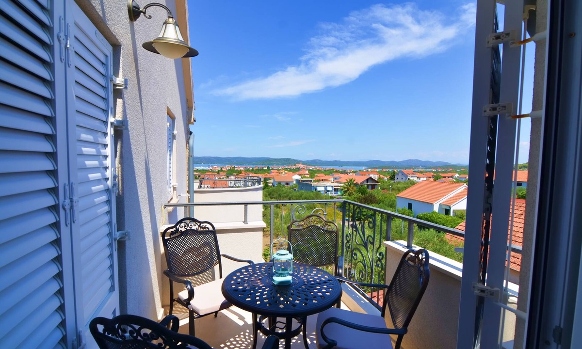 Susica Apartment | Two bedroom apartment with a swimming pool Murter (A-16655-d)