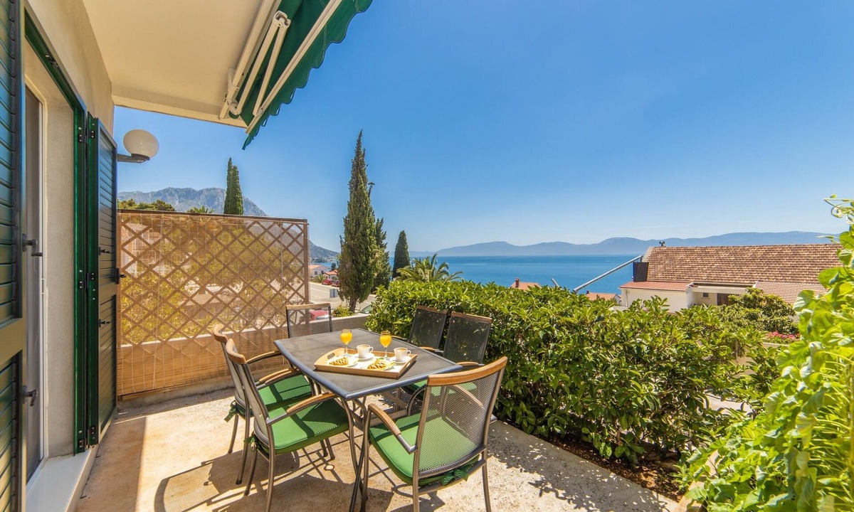 Brist Apartment | Two bedroom apartment with terrace and sea view Brist, Makarska (A-19737-a)