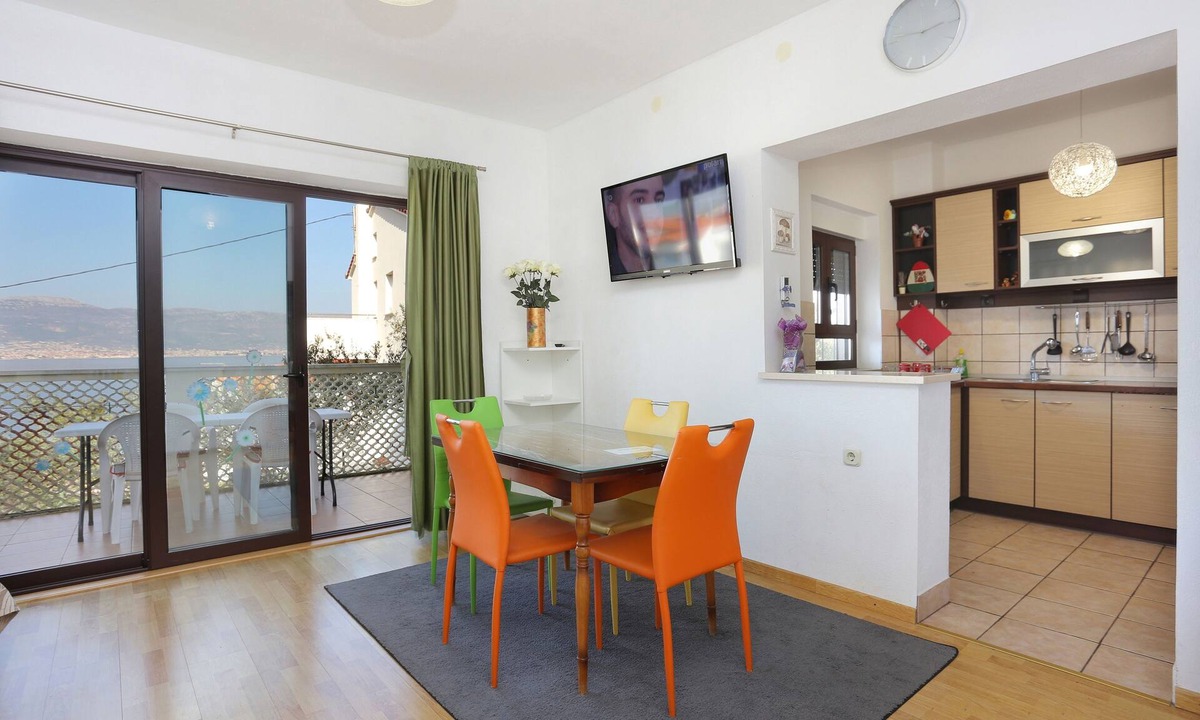 Slatine Apartment | Two bedroom apartment with terrace and sea view Slatine, Čiovo (A-9453-a)