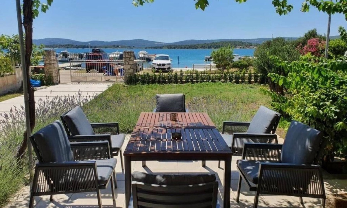 Turanj Apartment | Two bedroom apartment with terrace and sea view Turanj, Biograd (A-25338-a)
