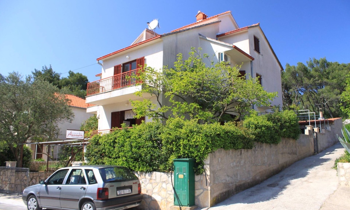 Vrboska Apartment | Two bedroom apartment with balcony Vrboska, Hvar (A-8748-a)