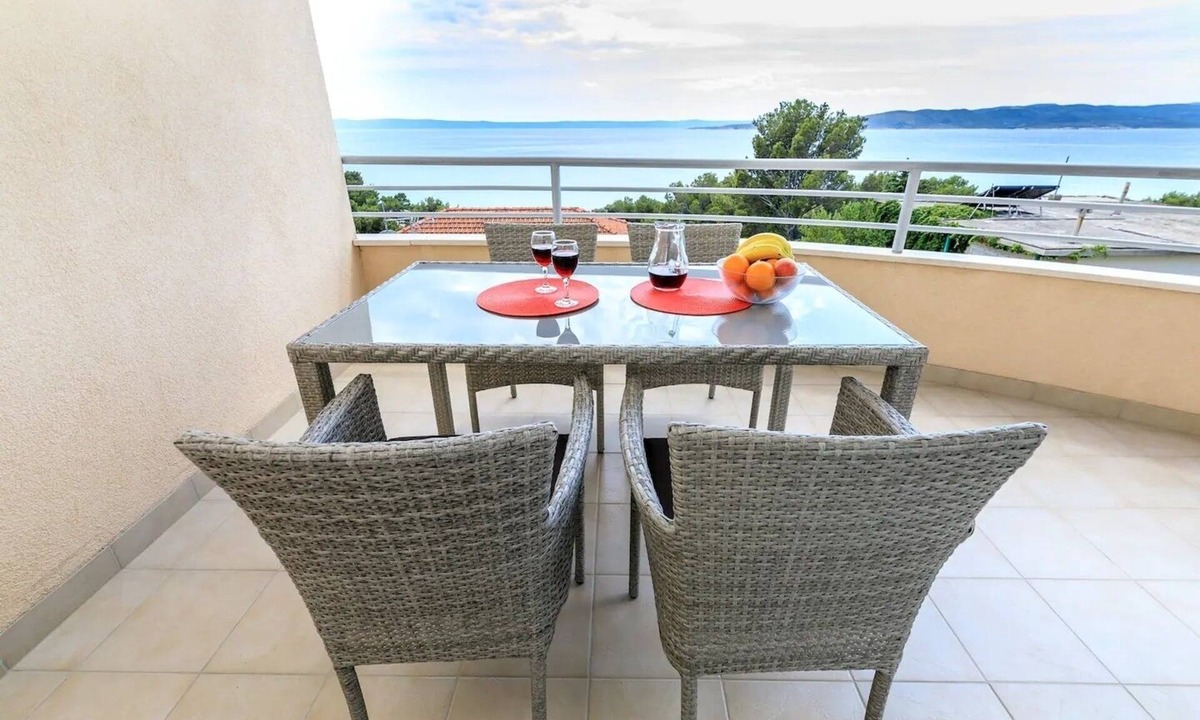 Brela Apartment | Two bedroom apartment with a swimming pool Brela, Makarska (A-19998-b)
