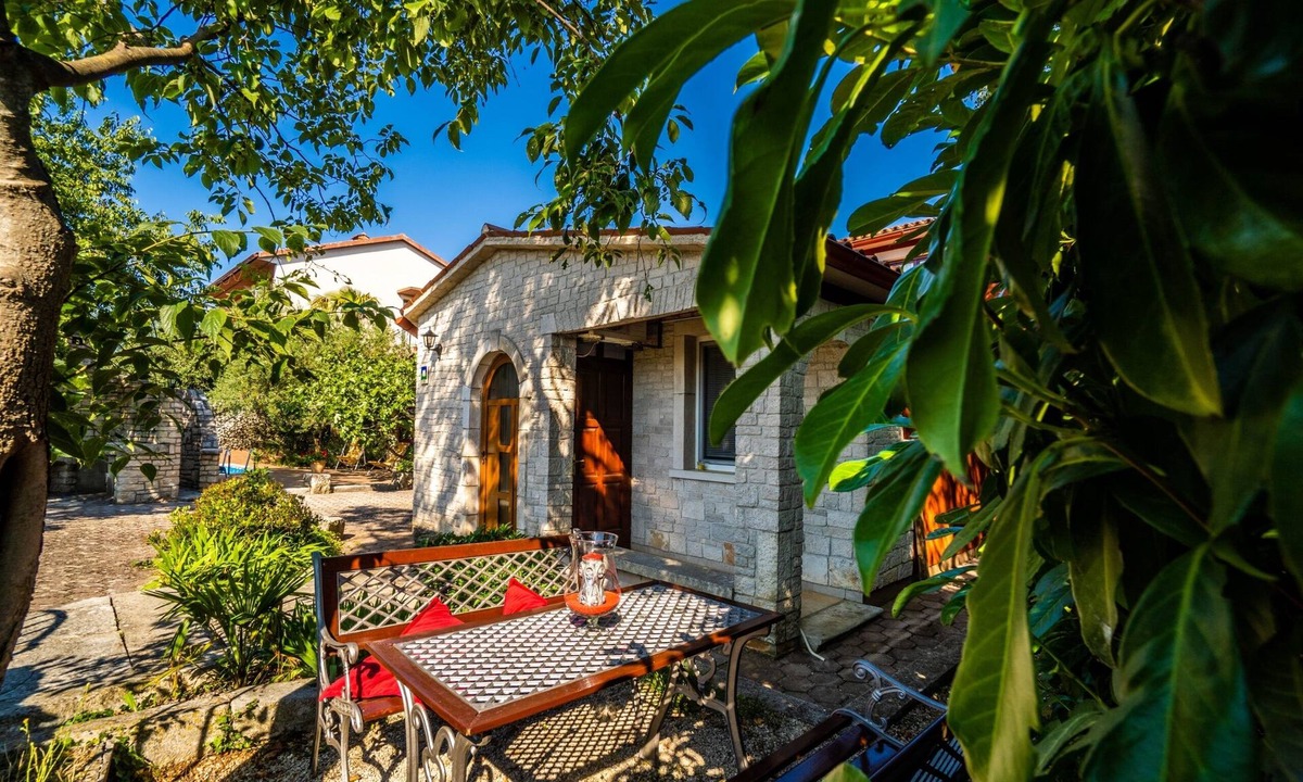 Krnica Apartment | Two bedroom apartment with a swimming pool Krnica, Marčana (A-7357-b)