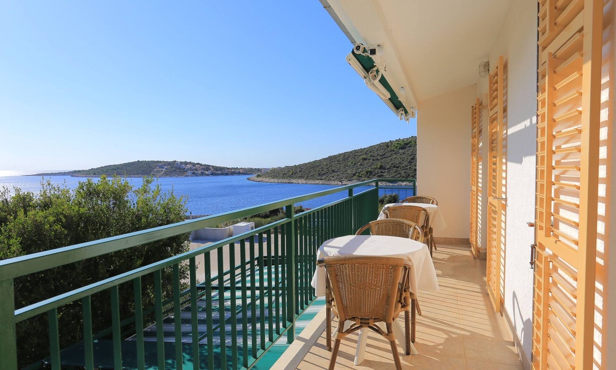 Sevid Apartment | Two bedroom apartment with balcony and sea view Sevid, Trogir (A-2044-a)